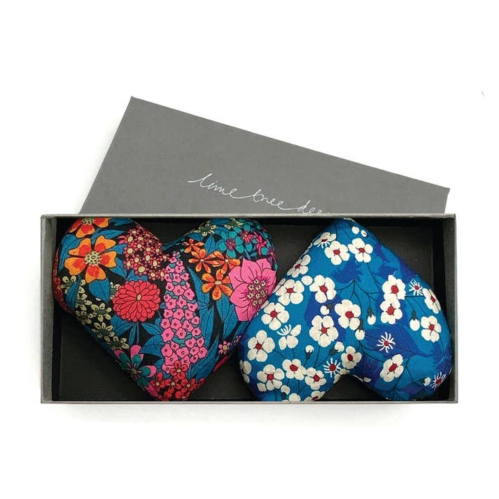 Scatola da 2 cuori di lavanda - Romeo e Giulietta per la vendita all'ingrosso da parte di Lime Tree Design