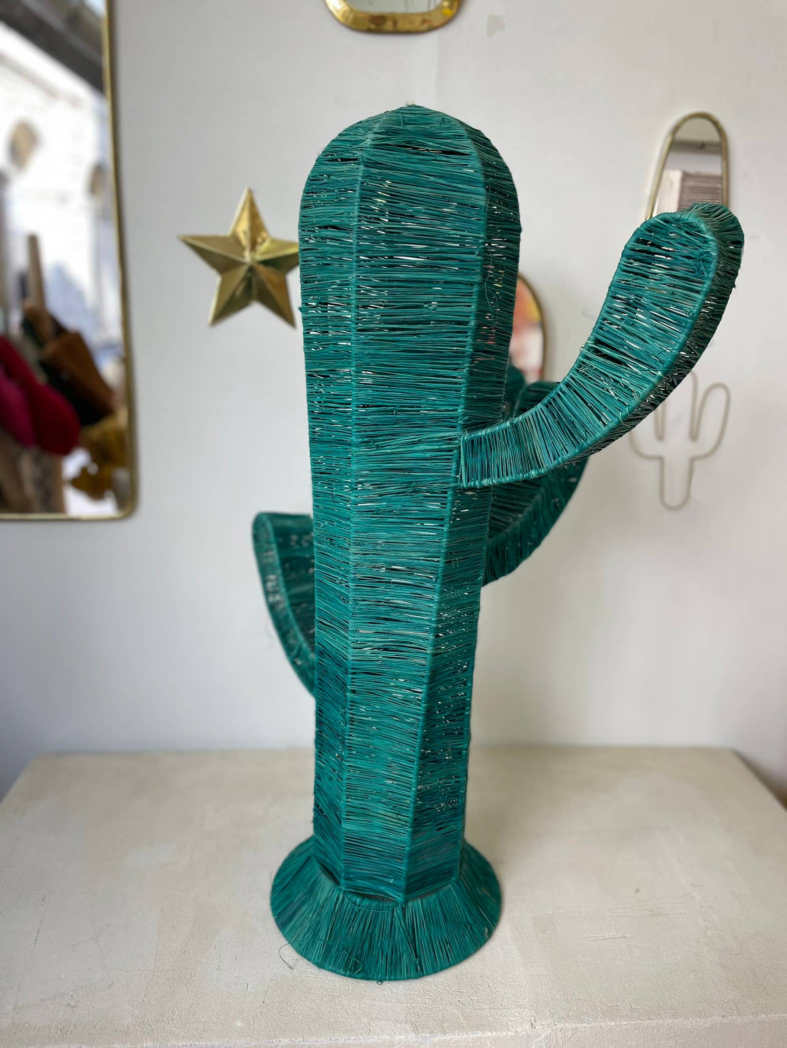 BAHIA HOME – wholesale Dekorativt bordsobjekt – Handflätad kaktus i raffia - grön5