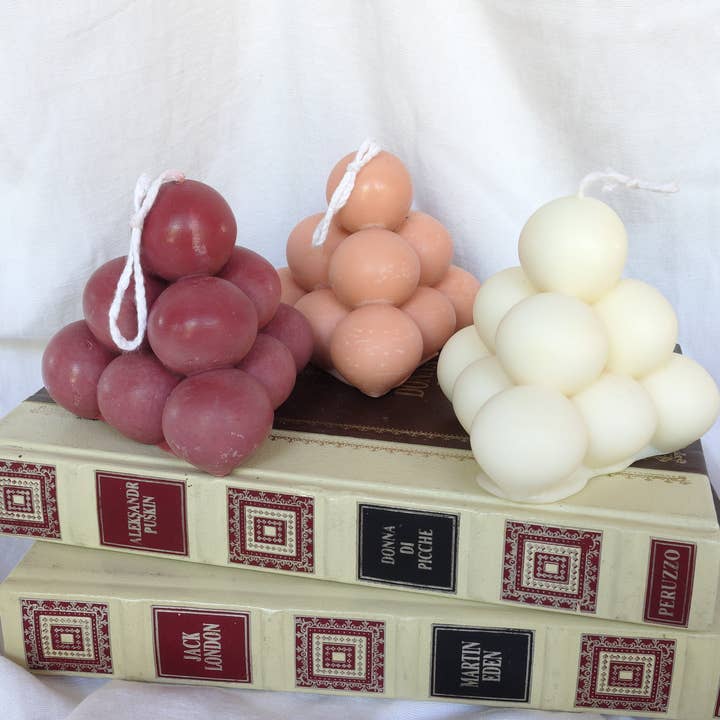 DAPHNE ~ Bubbles pyramid candle for wholesale by Daemon srls