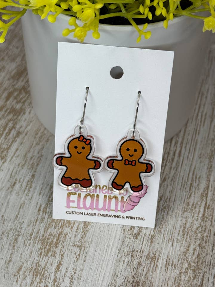 Boucles d'oreilles pendantes en acrylique duo pain d'épice imprimé UV pour la vente par Designed To Flaunt
