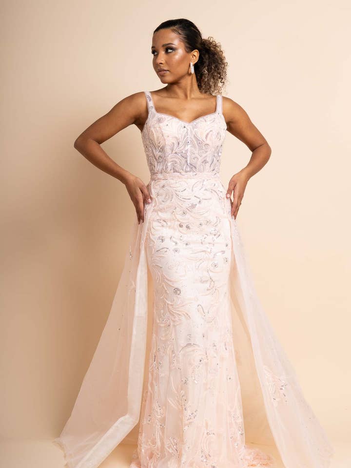 Rosa aftenkjole i slank snit med perler og overnederdel for engroshandel hos Promarried