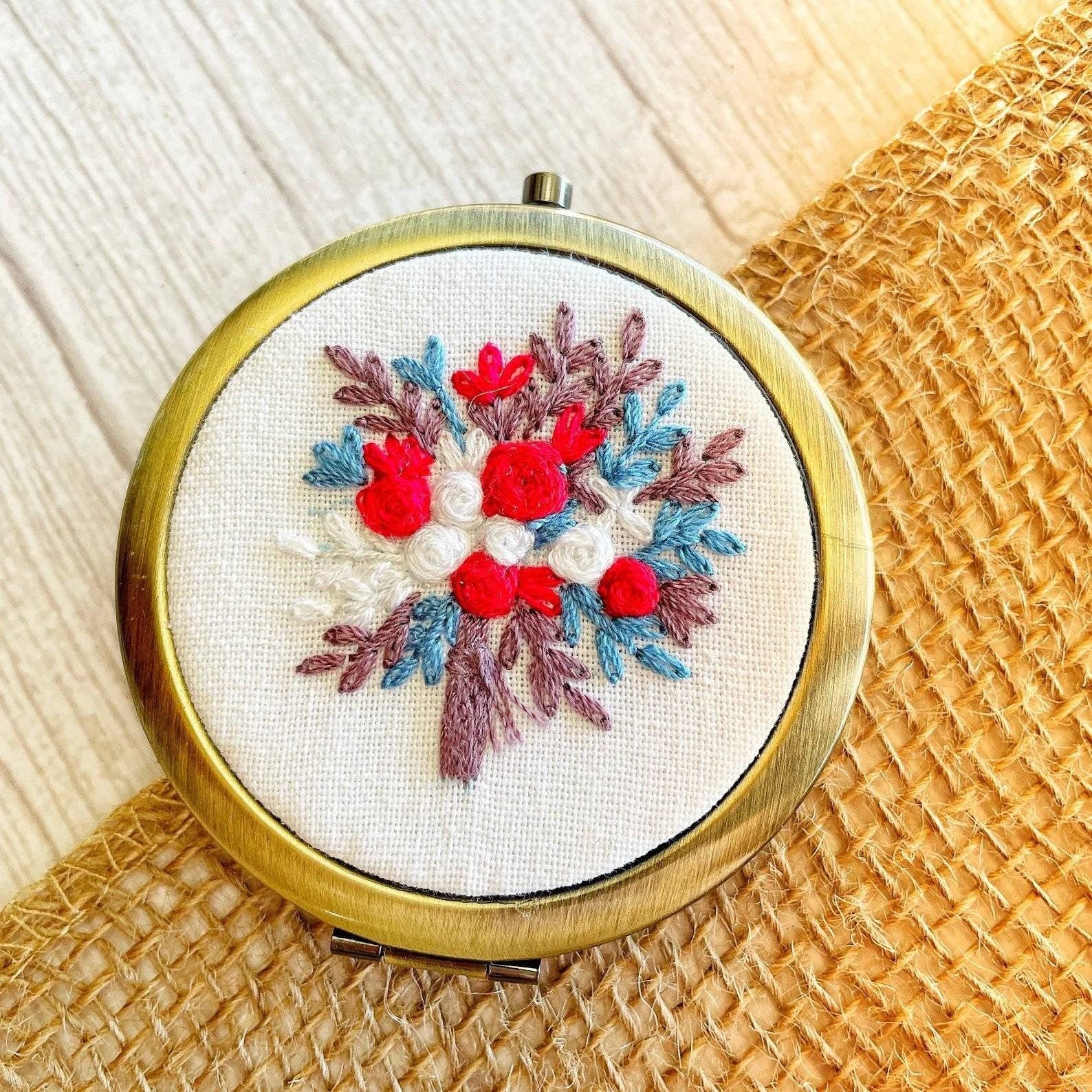 Quince Fables - Wholesale Compact Mirror - Floral Embroidered Compact Mirror, Collection Brooklyn ✅1