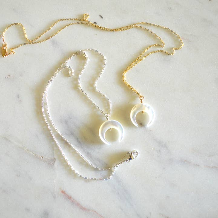 Salty But Sweet - Vente Colliers à pendentif - Collier en forme de croissant en nacre7