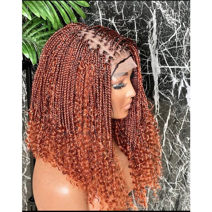 Lamuskwigs – wholesale Peruk – Handgjord bob-peruk med flätor, boxfläta och vinrött boho-flätat hår3