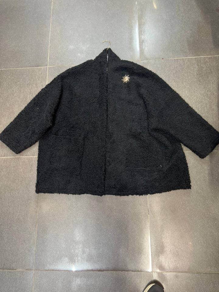 cfashion - Wholesale Outerwear Vest - Women's - large size fur vest with pocket and brooch3