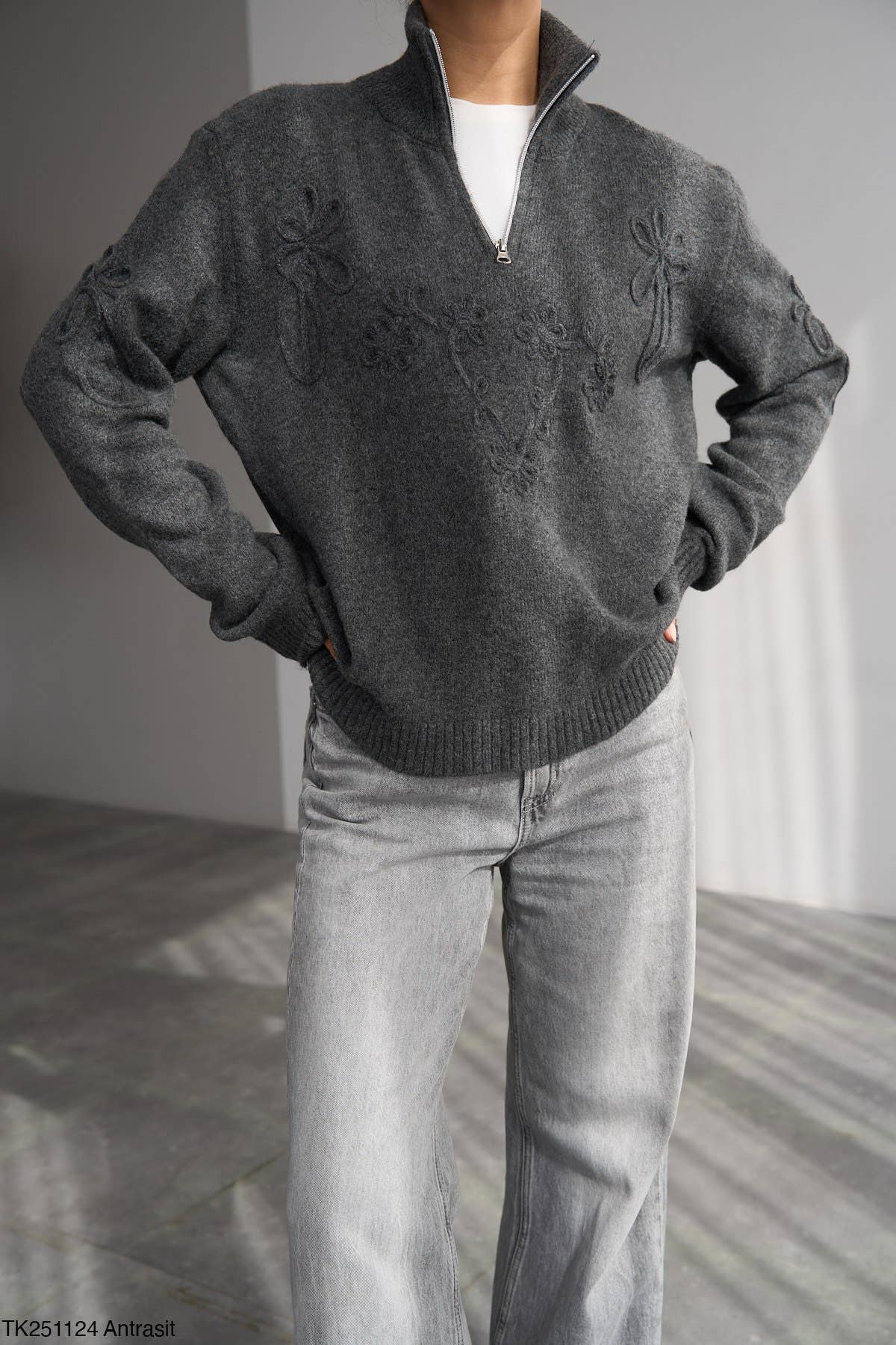 Design company-Fatma Balkir - Vente Pull en maille – femme - Pull à fermeture éclair en tricot pour femmes avec broderie florale.1