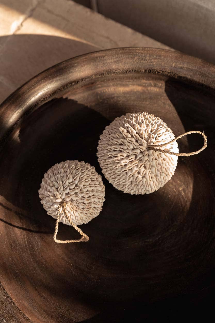 Bazar Bizar Living - Wholesale Tafelbladdecoratie - The Bubble Shell Ball - wit - M3