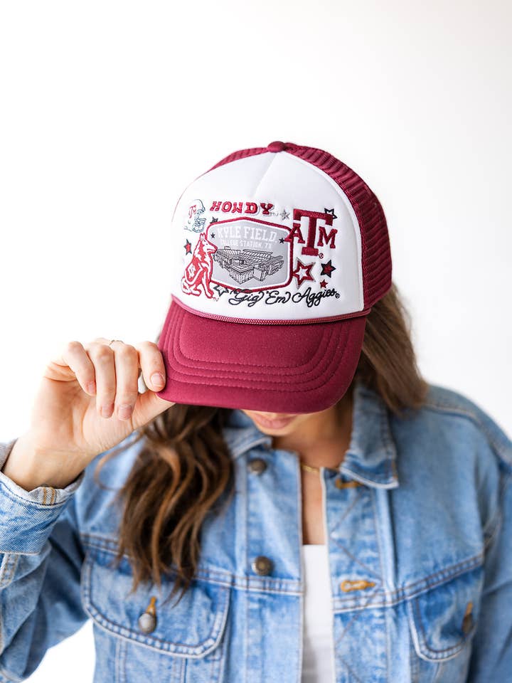 Cappello Trucker in Schiuma con Toppa a Strati Texas A&M per la vendita all'ingrosso da parte di Gameday Social Apparel Co.®