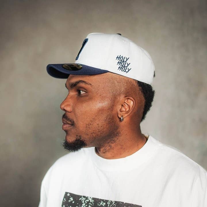 Malta Apparel LLC – wholesale Baseball cap – Unisex – ‘7’ Premium SnapBack - White/Navy8