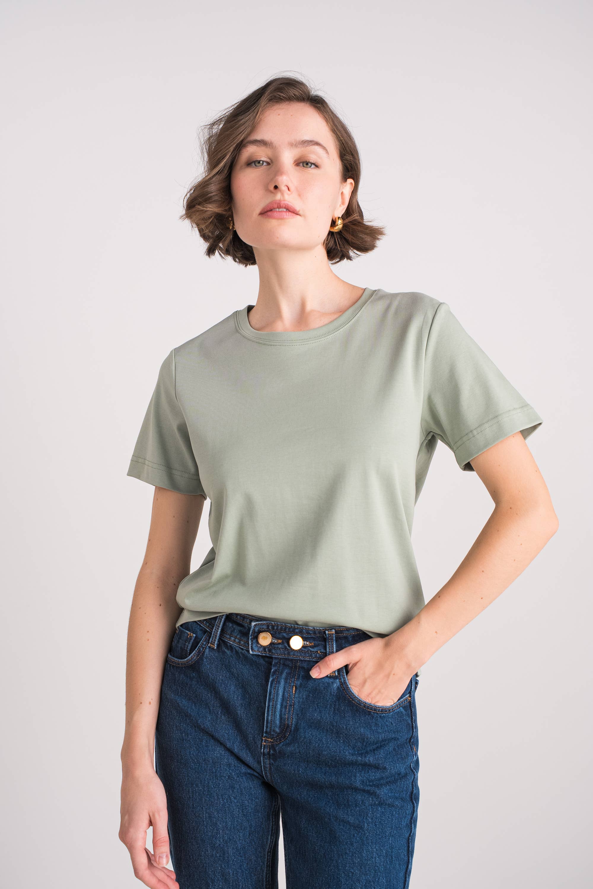 jw.atelier - Wholesale T-Shirt - Women's - 100% premium cotton short-sleeve T-shirt3