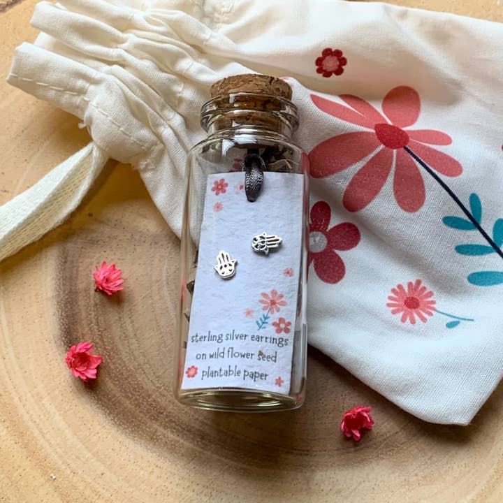 Brincos em garrafa de prata esterlina Hamsa Hand com saco de algodão por atacado de Ginger & Roo