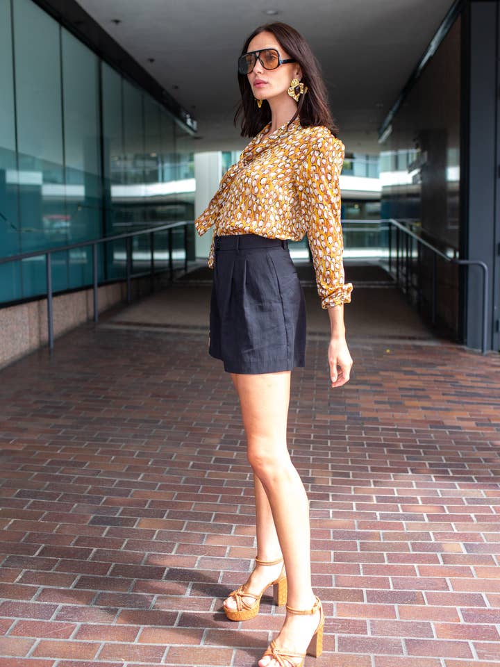 Jennafer Grace – Großhandel Bluse – Damen – Ozelot-Schimmer-Krawattenbluse5