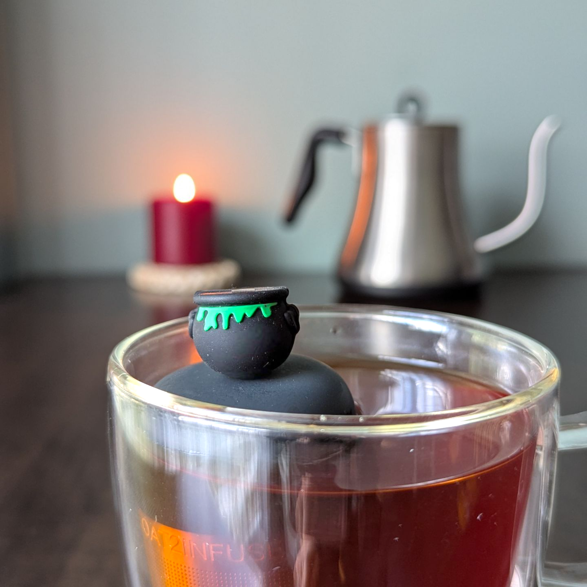 Float2infuse Tea Infuser - Wholesale Tea Strainer/Infuser - Black Cauldron | Floating Tea Steeper | Grey Base | Black2