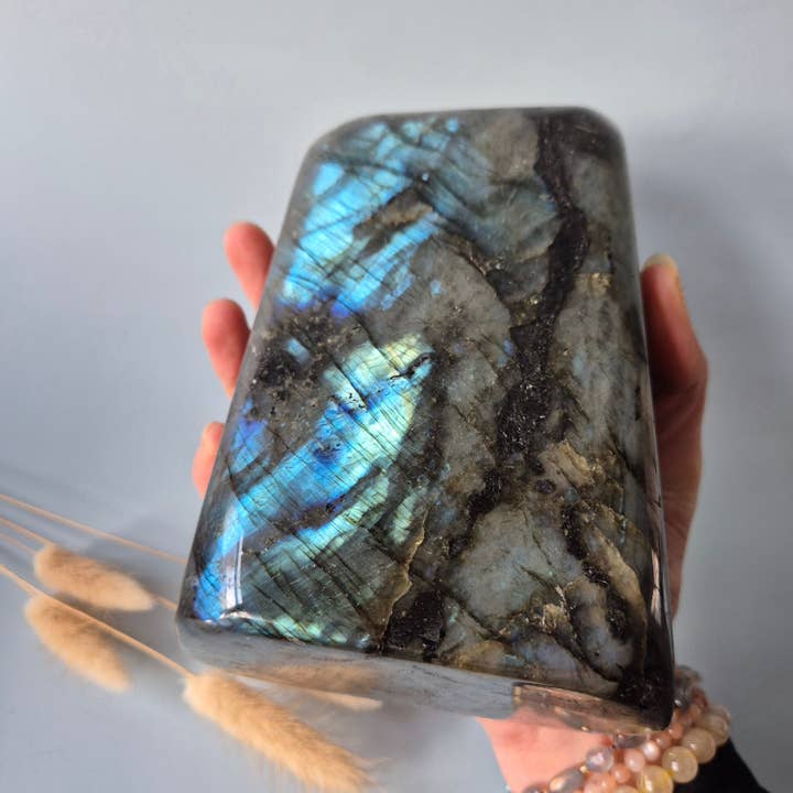 XXL Labradorite Freeform of 2082g – Intense Flash & Spiritual Protection for wholesale by Moonlight Gemstones