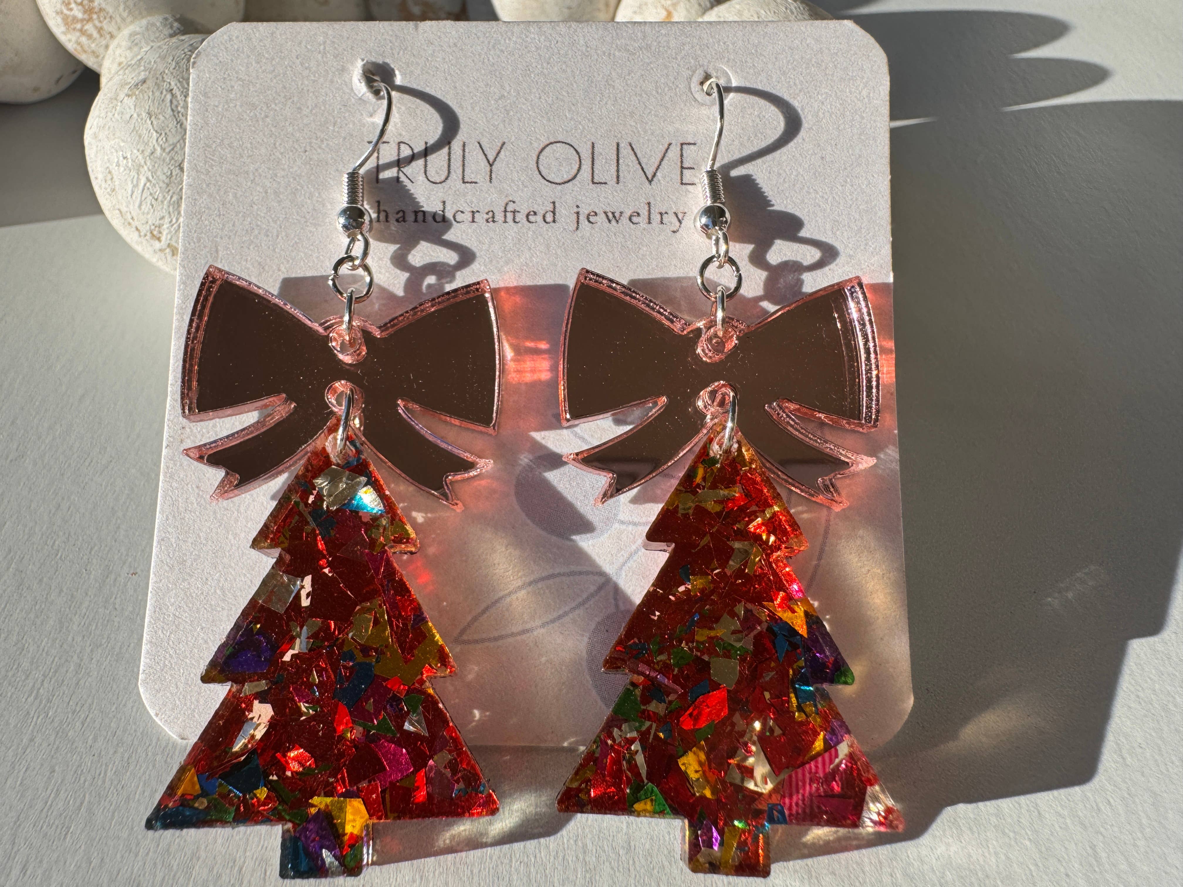 Truly Olive – Brincos de argola por atacado – Árvores de Natal com Brilho e Laço Dourado Rosé4