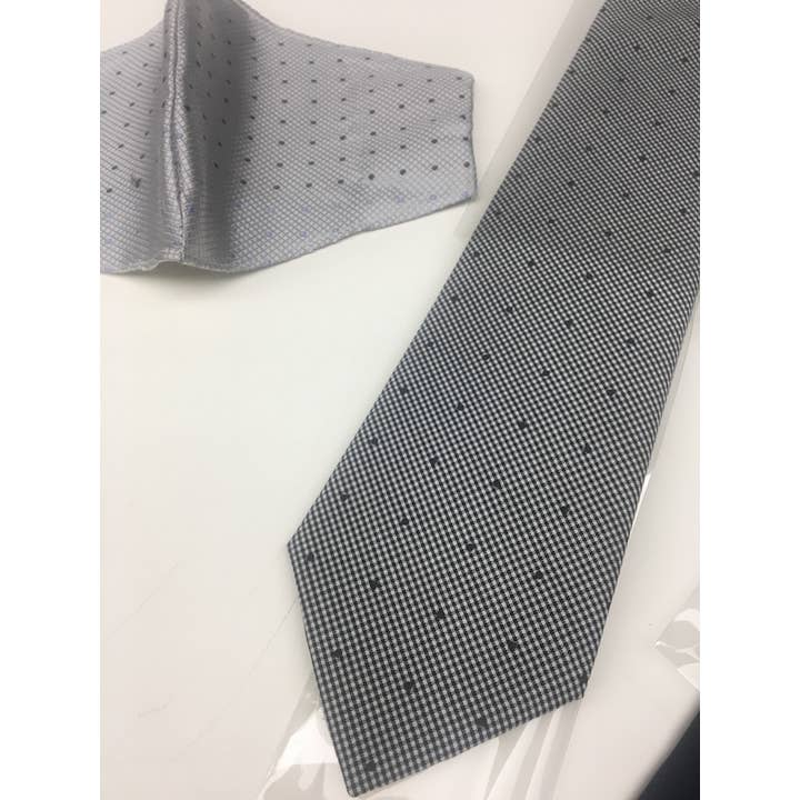 Marina d'Este Krawatte und Maske von Marina D'Este für den Großhandel von Incomo