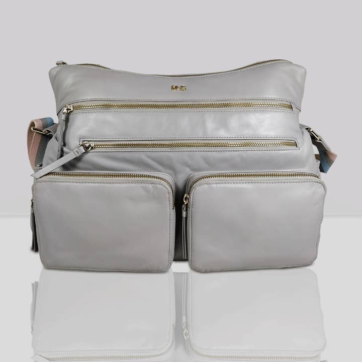 Couche à langer légère et luxueuse « SUZANNE », grise pour la vente par Assots London