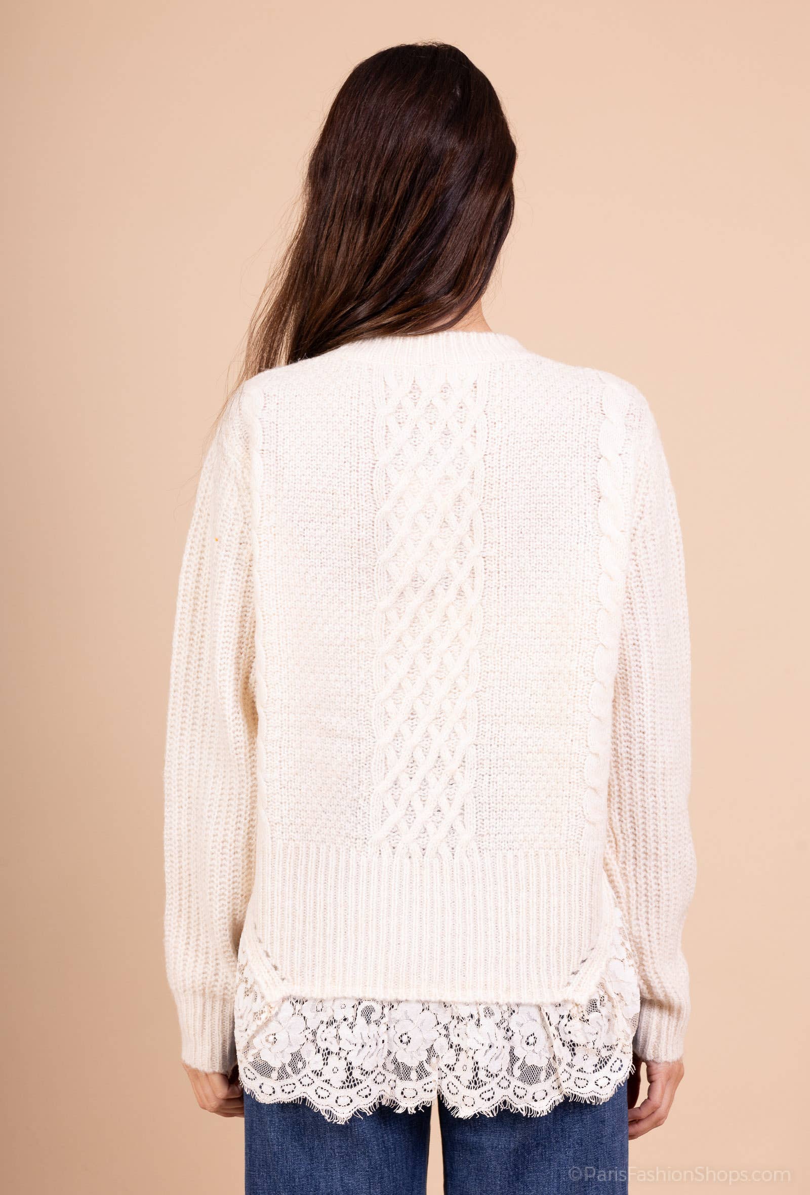 L'Emotion – wholesale Pullovertröja - Dam – Flätstickad tröja med lager-på-lager-effekt och spetsvolanger4