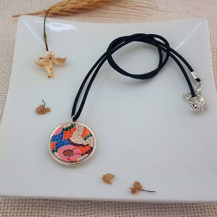 PASTACUITA – wholesale Hänge-/berlockhalsband – Modernistiska runda hängen med färgade trencadis8