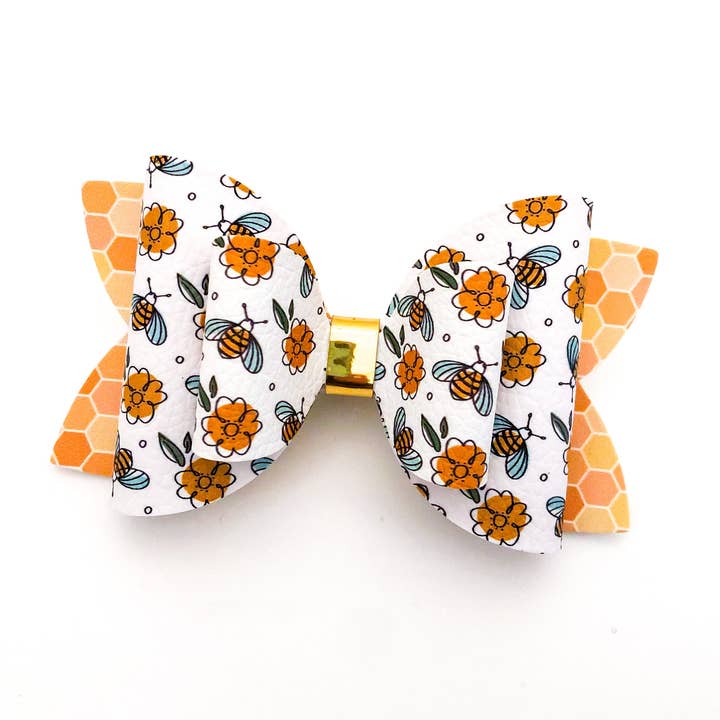 Api e fiori Finnley per la vendita all'ingrosso da parte di BOWverwhelmed, Llc