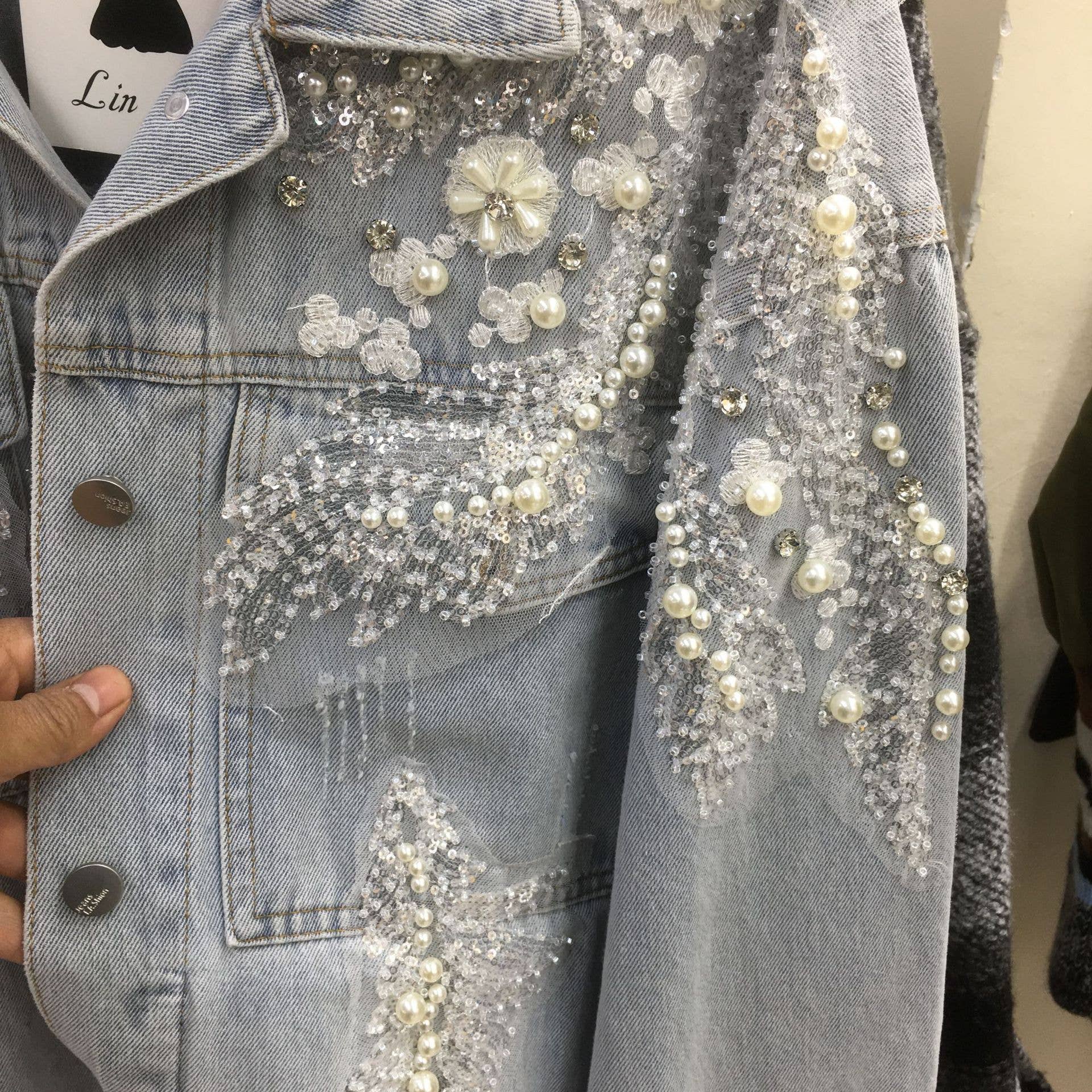 PEACH ACCESSORIES - Wholesale Denim Jacket - Women's - Romantic Floral & Pearl Light Blue Denim Jacket DNM016