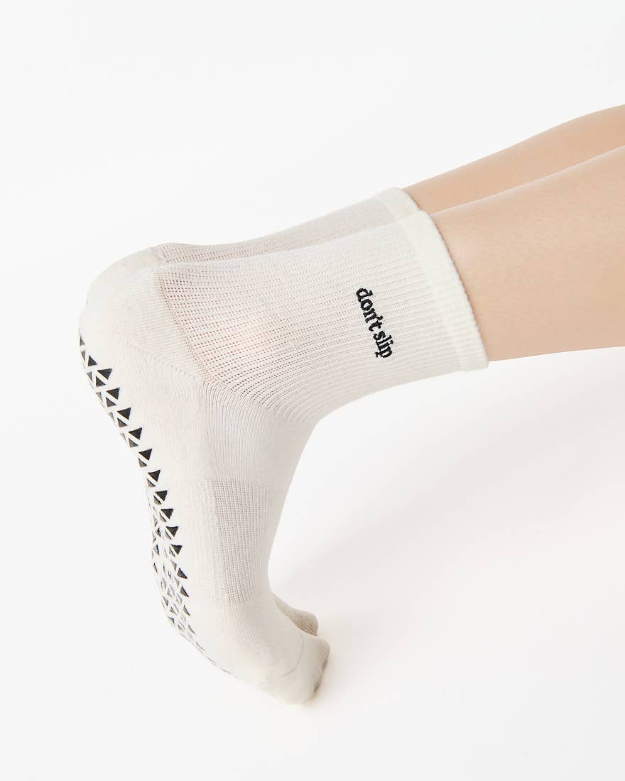 Pointe Studio – wholesale Socks – Women's – Women's Don't Slip Ankle Grip Sock – No Slip Cotton Blend for Pilates & Barre3