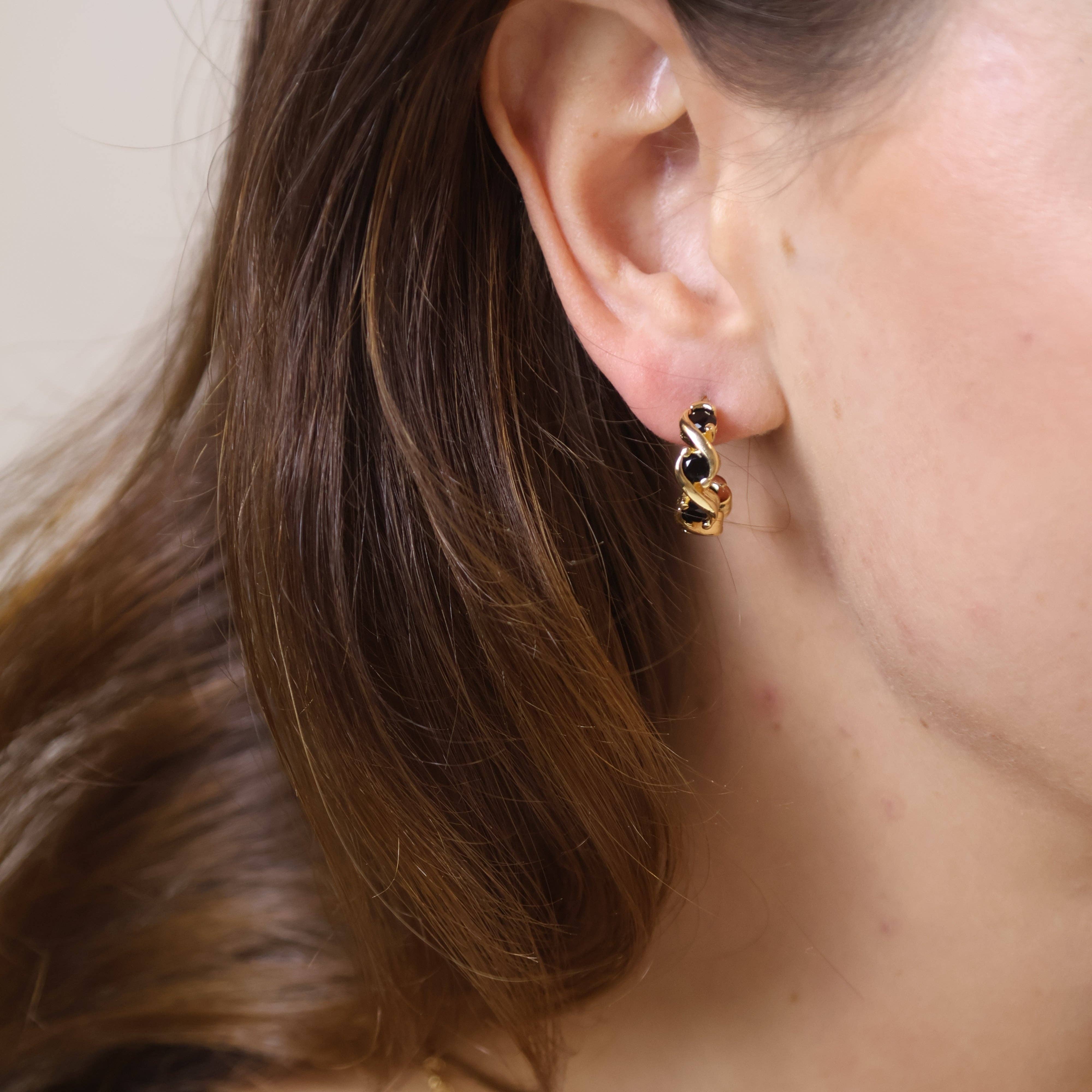 GoldFi - Venta al por mayor Pendientes de aro - Pendientes de aro en C con circonitas cúbicas de colores y relleno de oro de 18k8