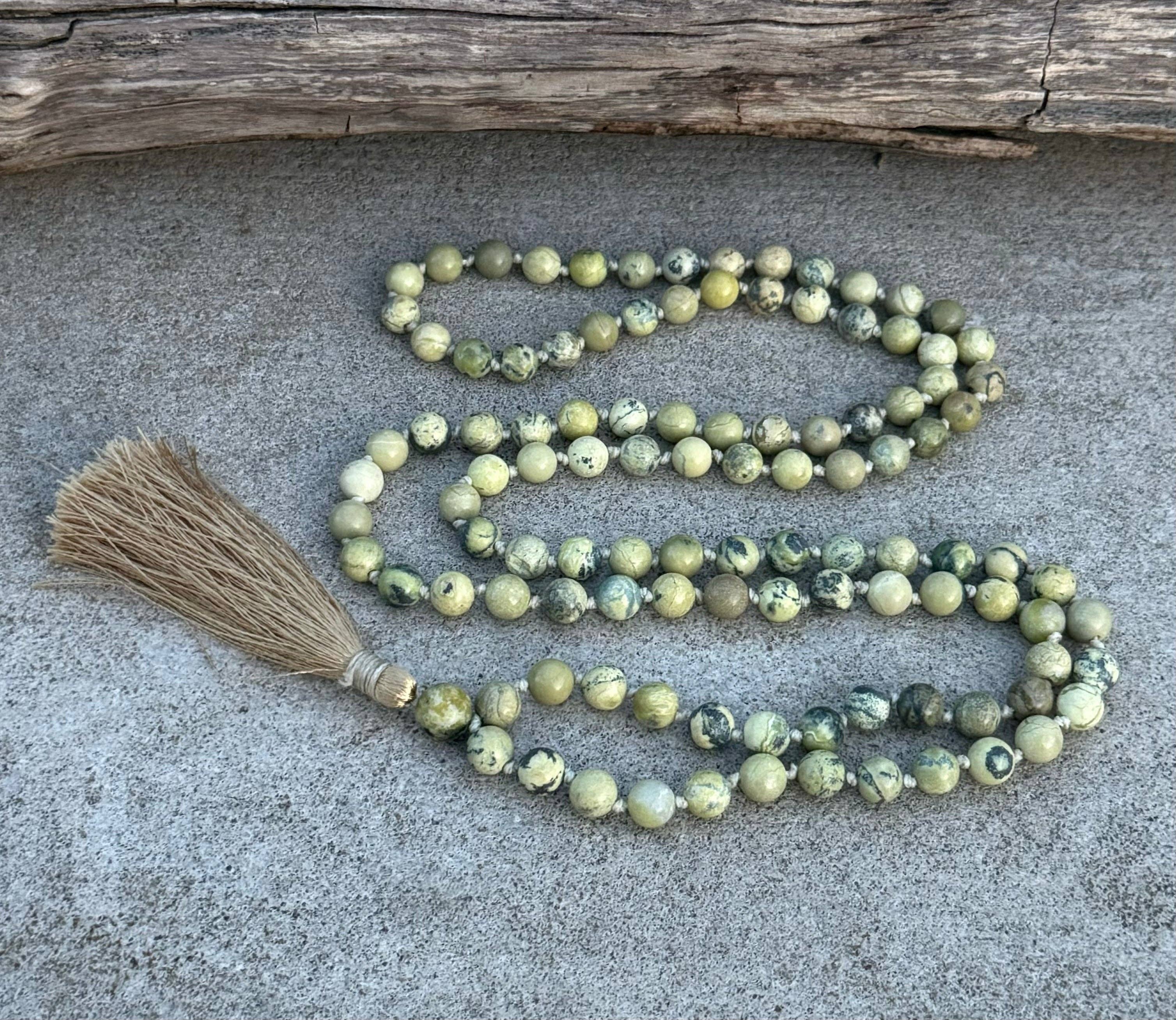 Lungta Imports - Venta al por mayor Collar de cuentas de oración - Mala natural de serpentina con nudos a mano, 108 cuentas, rosario para meditación, collar japa, incluye bolsa de seda gratis6