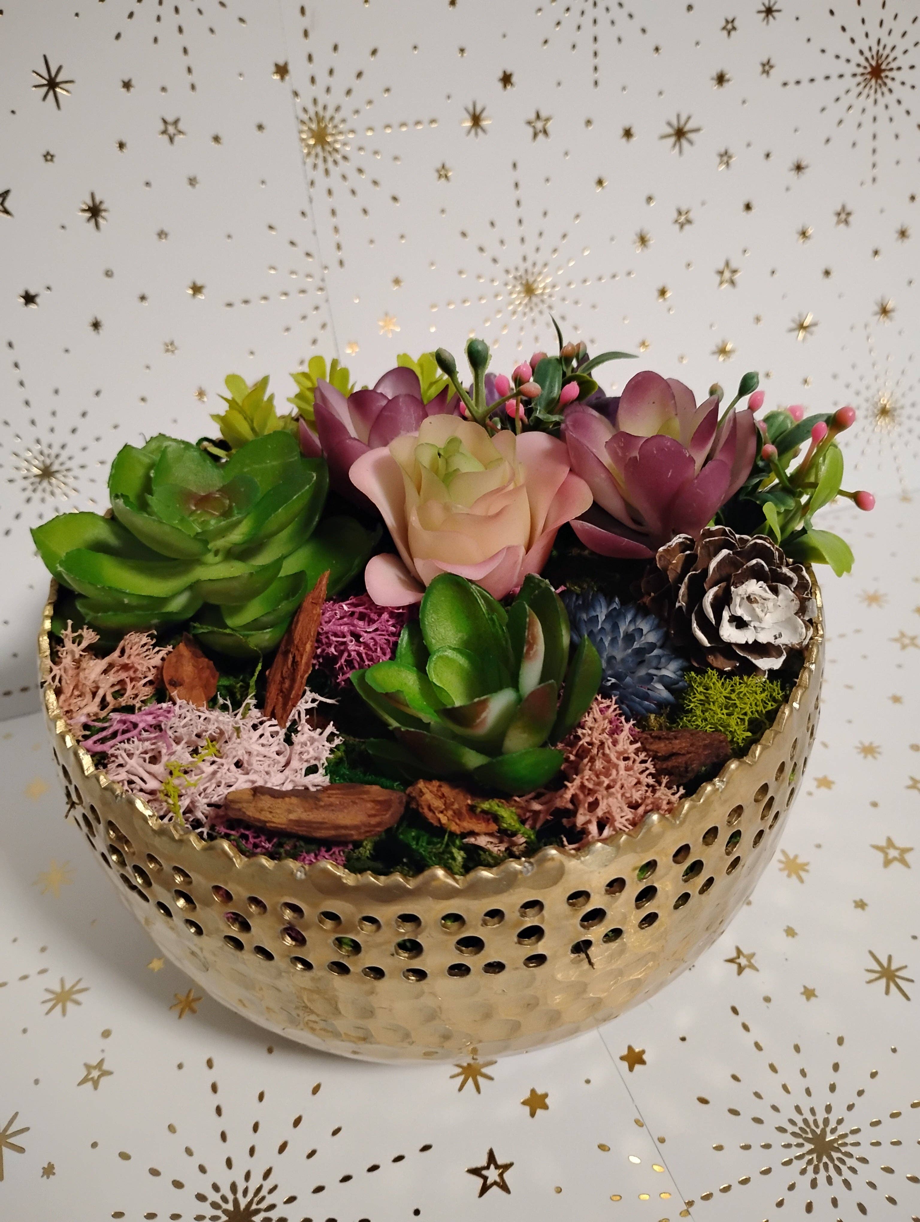 Ethereal Elements CT - Venta al por mayor Velas de diseño llamativo - Jardín de Suculentas en Cuenco de Metal Dorado Vela de Soja Lluvias de Abril6