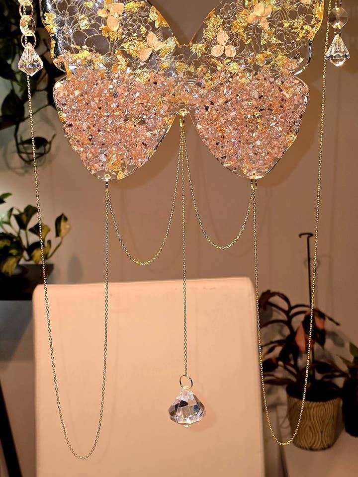 Apanhador de Sol de Cristal Borboleta: Folha de Ouro e Decoração de Resina Rosa por atacado de Grey Stone boutique