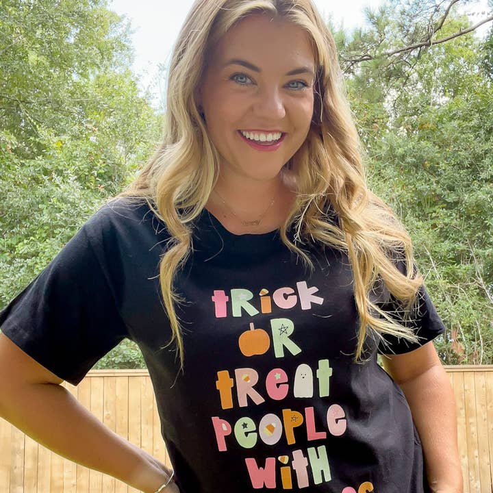 Trick Or Treat - T-shirt Callie - Noir pour la vente par Callie Danielle