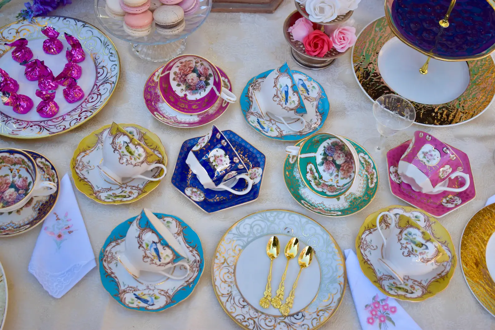 All Little Cute Things – Großhandel Teeservice – Unterschiedliche Teetassen aus der Regency-Ära für Catering, elegante Partys3