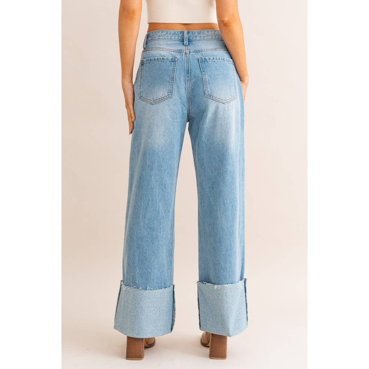 LT DENIM JEANS DE CINTURA ALTA CON PUÑOS ANCHOS de venta al por mayor en Faire3