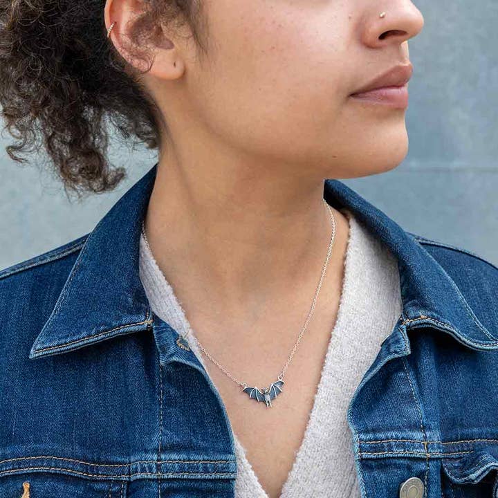 Nina Designs - Wholesale Halskettinghanger - Zilveren ketting met vliegende vleermuis hanger1