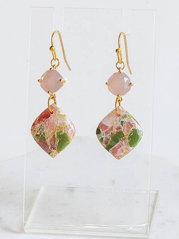 Pendentifs en diamant vert et rose pour la vente par Marbled Maven