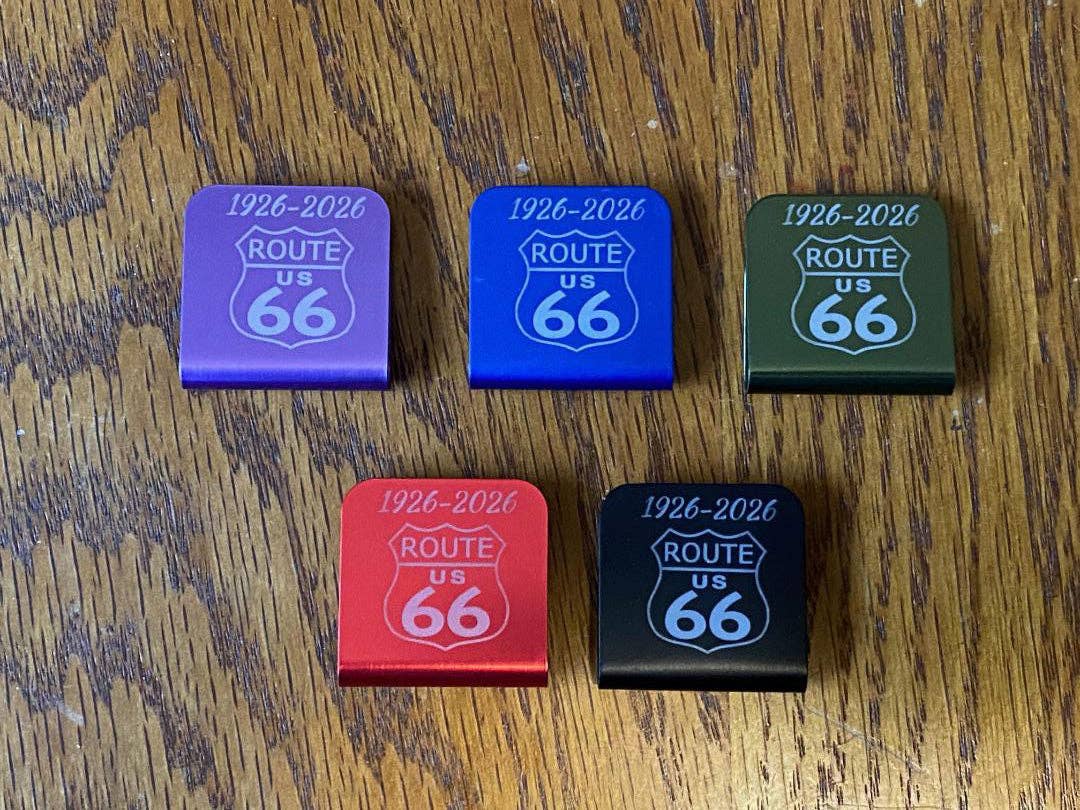 DK LaserWorx - Venta al por mayor Accesorio para sombrero - Hombre - Cap Clipz con un Gráfico de Cartucho de Escopeta en el Visor de la Gorra2