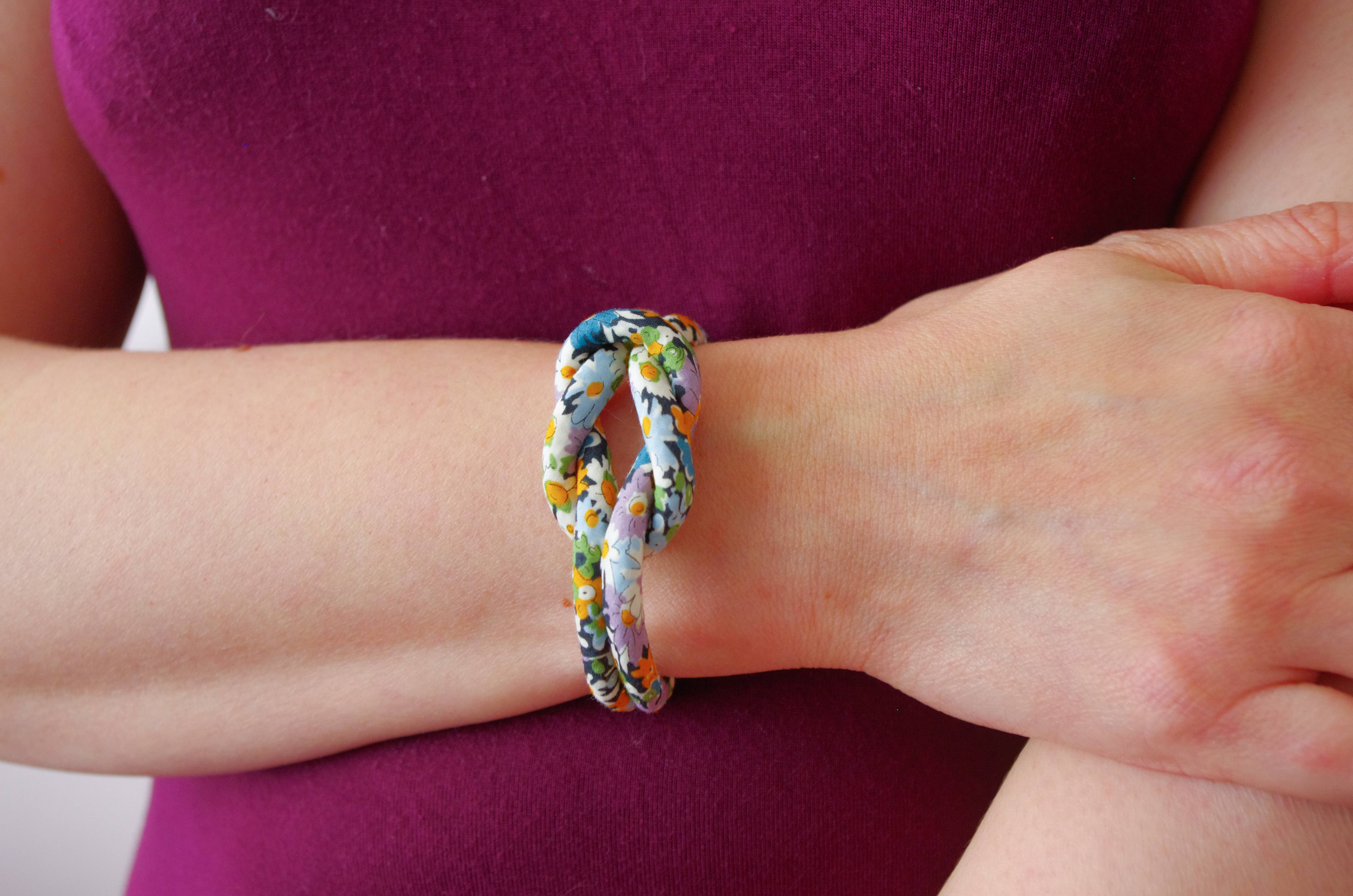 Bunny Bosworth – wholesale Woven/braided bracelet – Reef Knot Bracelet in Liberty Print Fabric - Deco Florals7