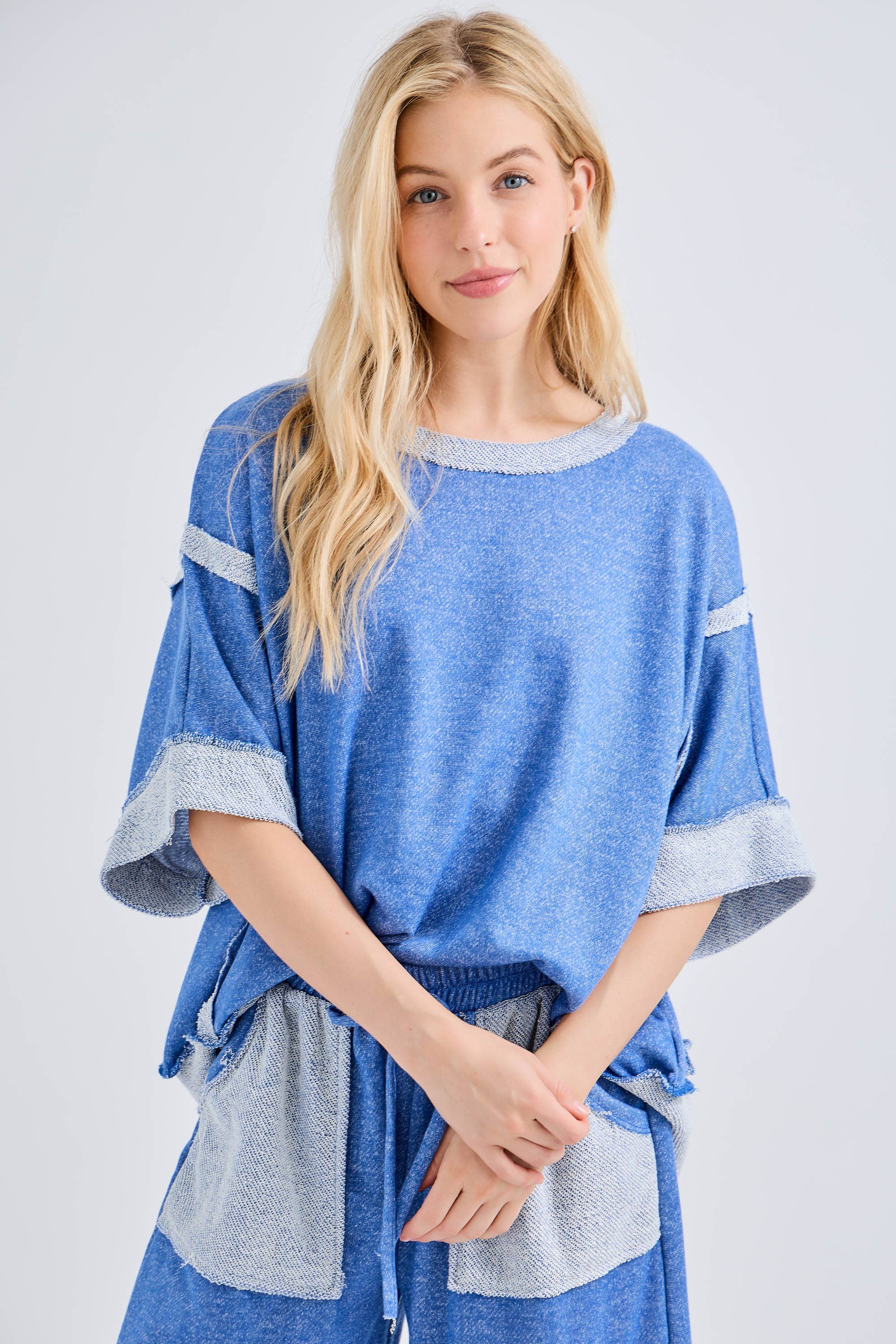 J.Her – Großhandel Strickoberteil – Damen – Übergroßes Oberteil mit kontrastierendem Band auf der Rückseite HT40289