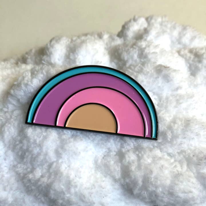 Hollowdolls – wholesale Lapel pin/button – Rainbow Badge Pin4