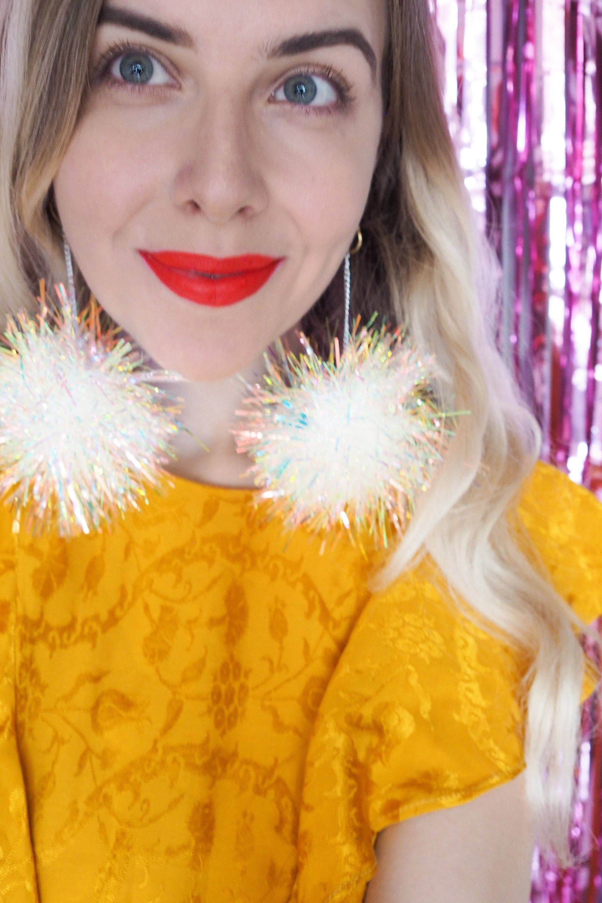 Fat Pom Poms - Vente Boucles d'oreilles pendantes - Boucles d'oreilles scintillantes irisées2