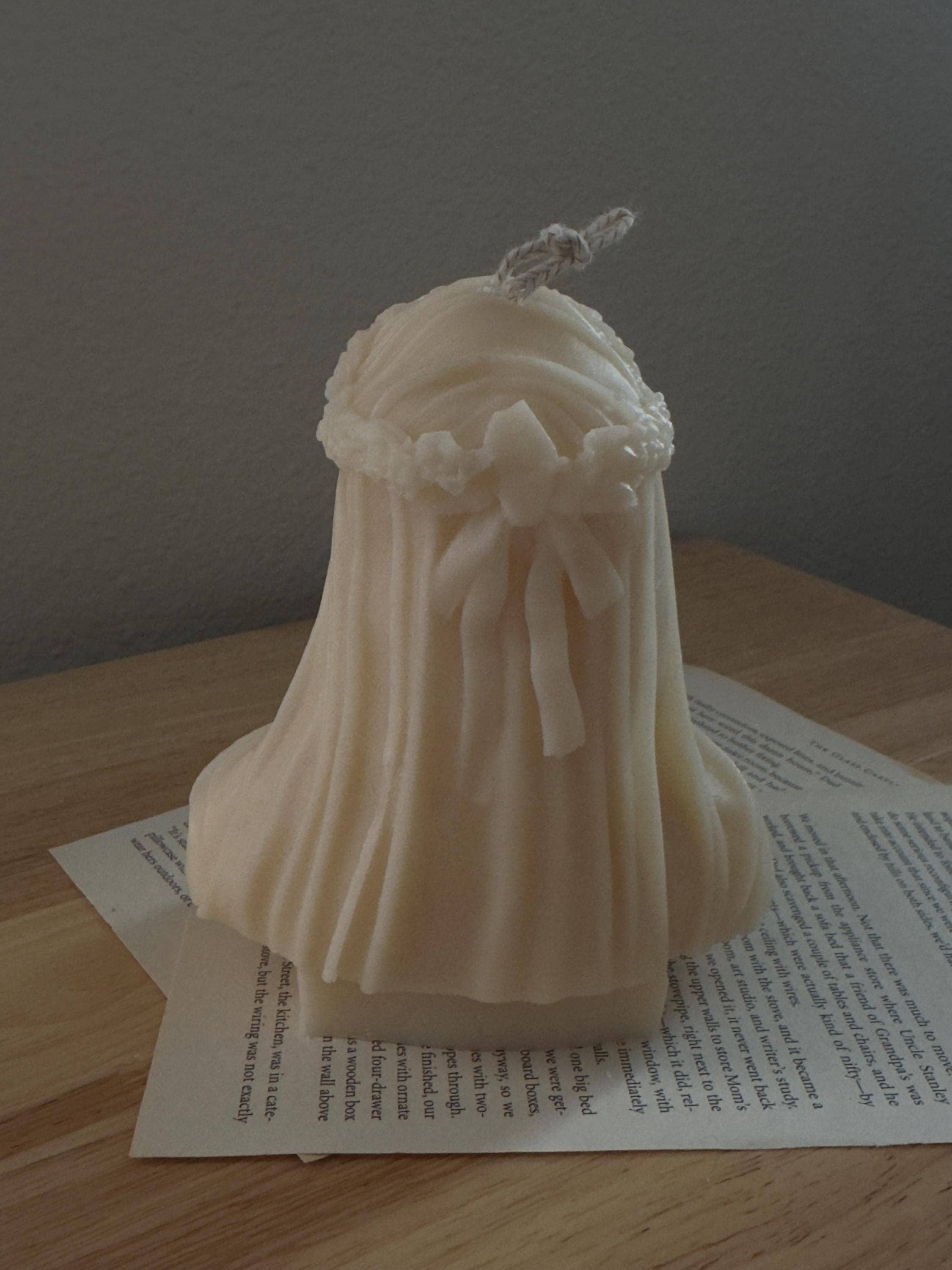 MikuniCandle - Venta al por mayor Velas de diseño llamativo - Decoración Minimalista de Vela de Dama Velada de Antonio Corradini3