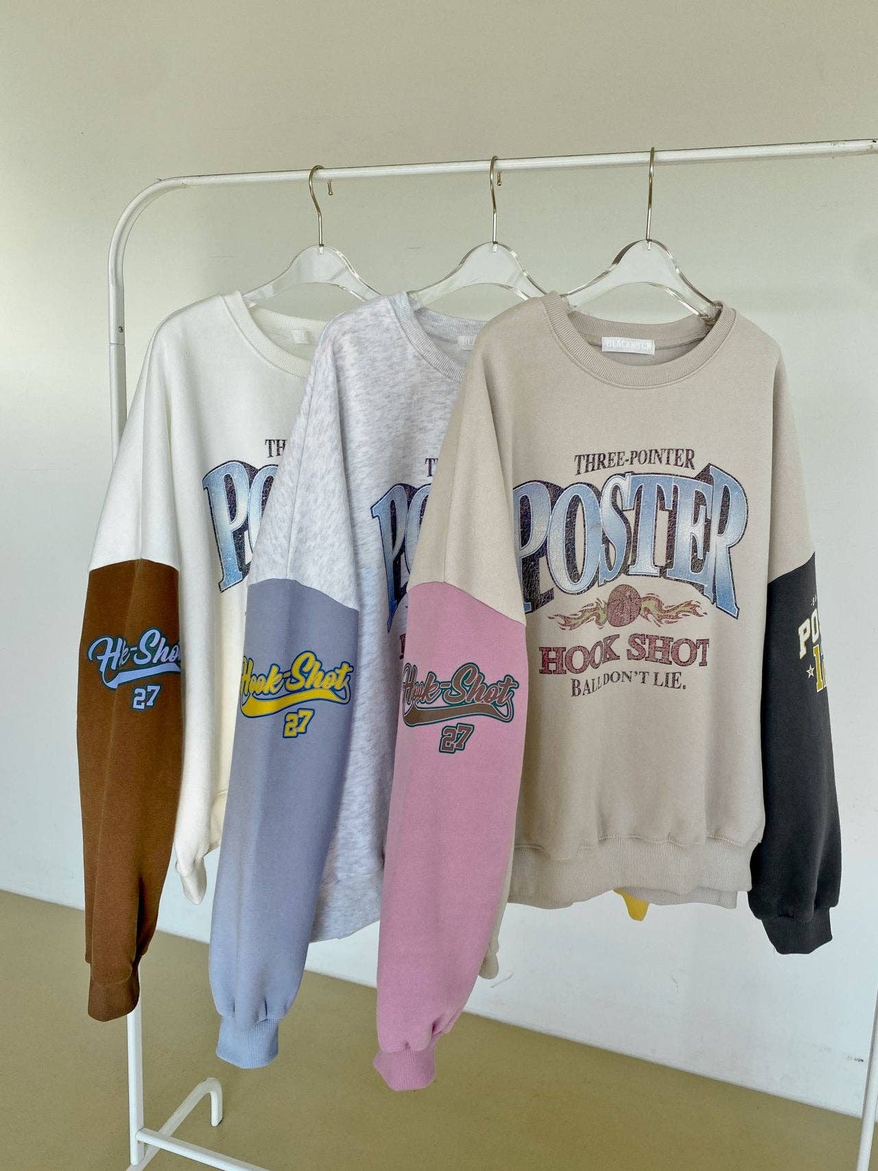 Little Light - Wholesale Graphic Sweatshirt - Women's - Poster Hook Shot Vintage Color-Block Sweatshirt17