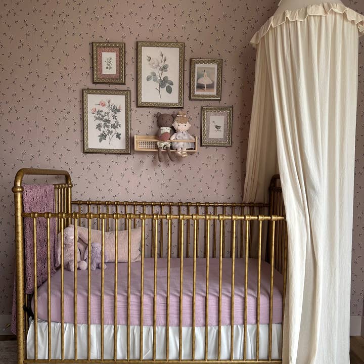 Brigitta tapet af Emily Cooper Art for engroshandel hos Loomwell Home Goods