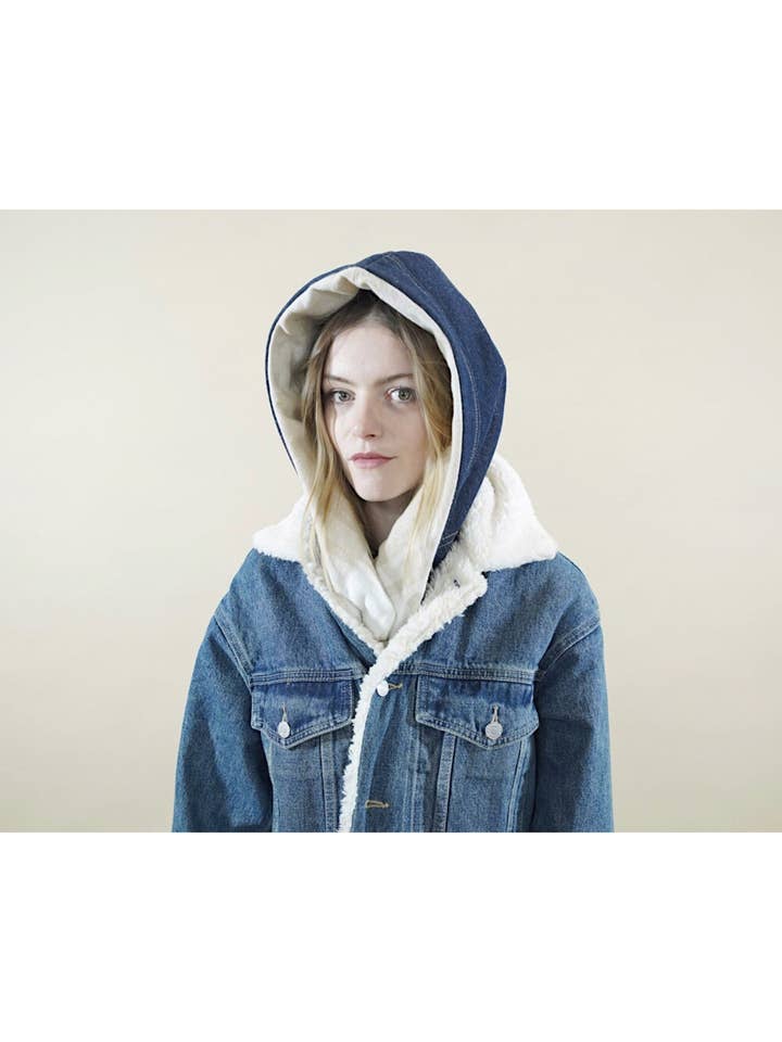 CAPPUCCIO CON FAZZOLETTO TRAPUNTATO WYNONO per la vendita all'ingrosso da parte di WYNONO HATS