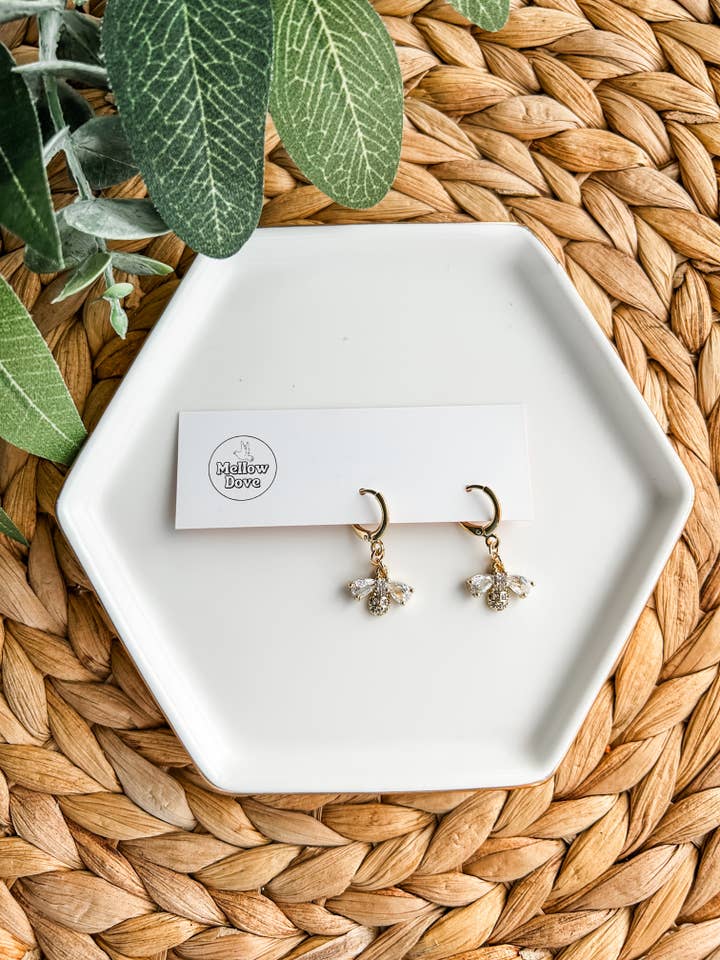 Argolas Encantadas Abelha | Brincos de Ouro por atacado de Mellow Dove Designs