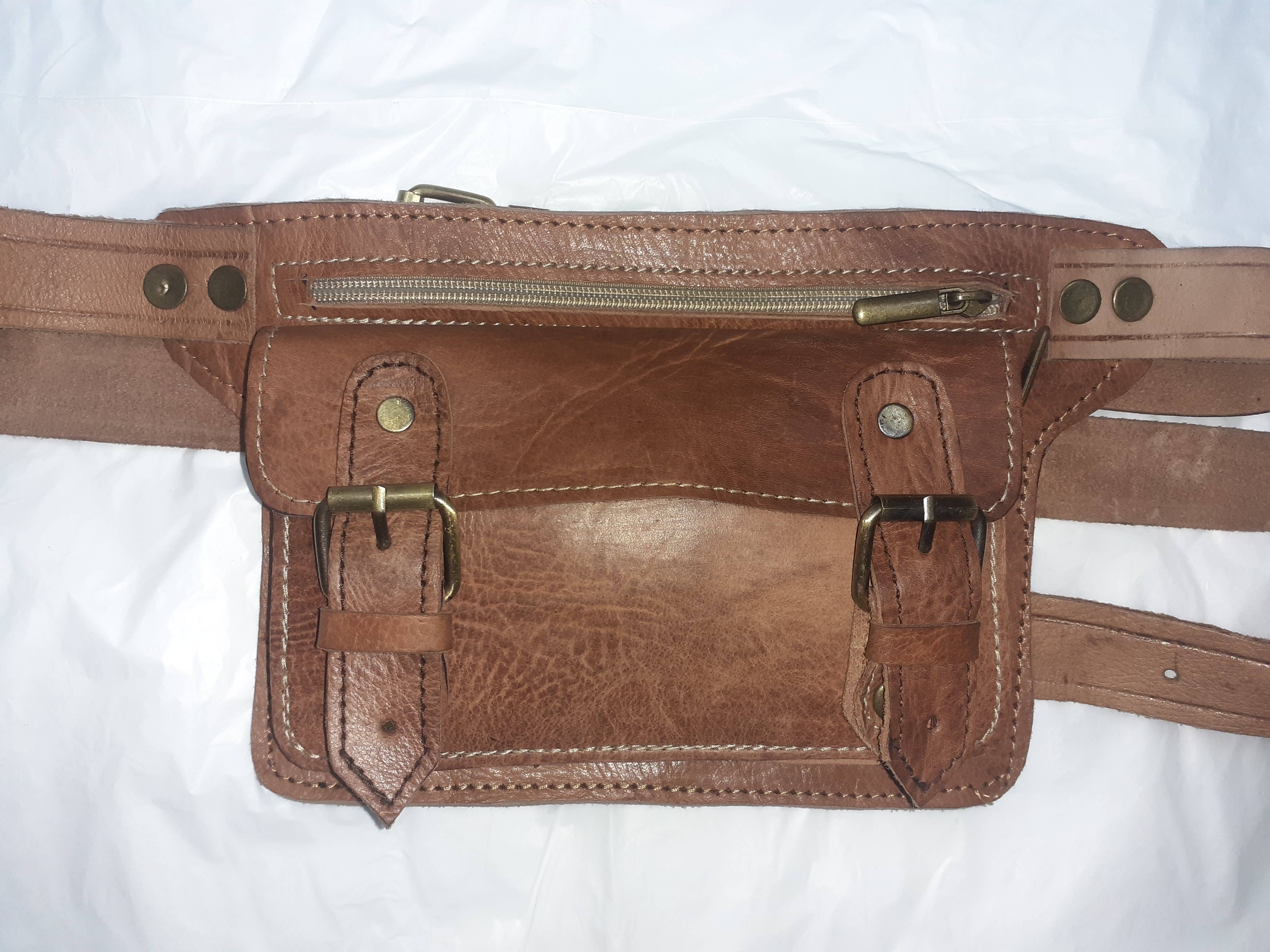 Hecho a mano – Großhandel Bauchtasche – Damen – Bauchtasche aus Kuhleder mit zwei Schnallen1