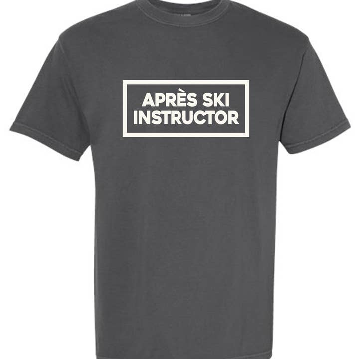 T-SHIRT COMFORT COLORS - INSTRUCTEUR APRÈS-SKI pour la vente par Ski Town All-Stars