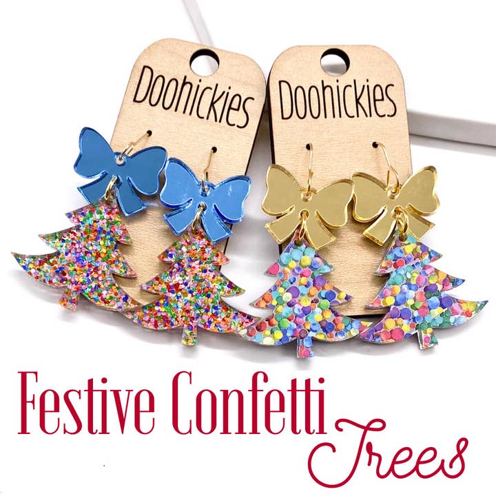 Collection Festive Confetti Tree - Boucles d'oreilles de Noël en acrylique pour la vente par Doohickies