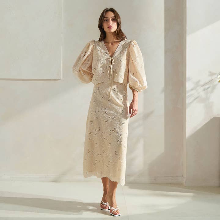 Jupe fleurie à œillets brodés pour la vente par Able