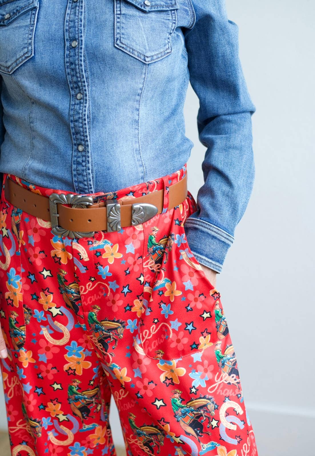 Turquoise Haven - Vente Pantalon – femme - TH56 PANTALON COWBOY FER À CHEVAL ROUGE (7 Pièces)2